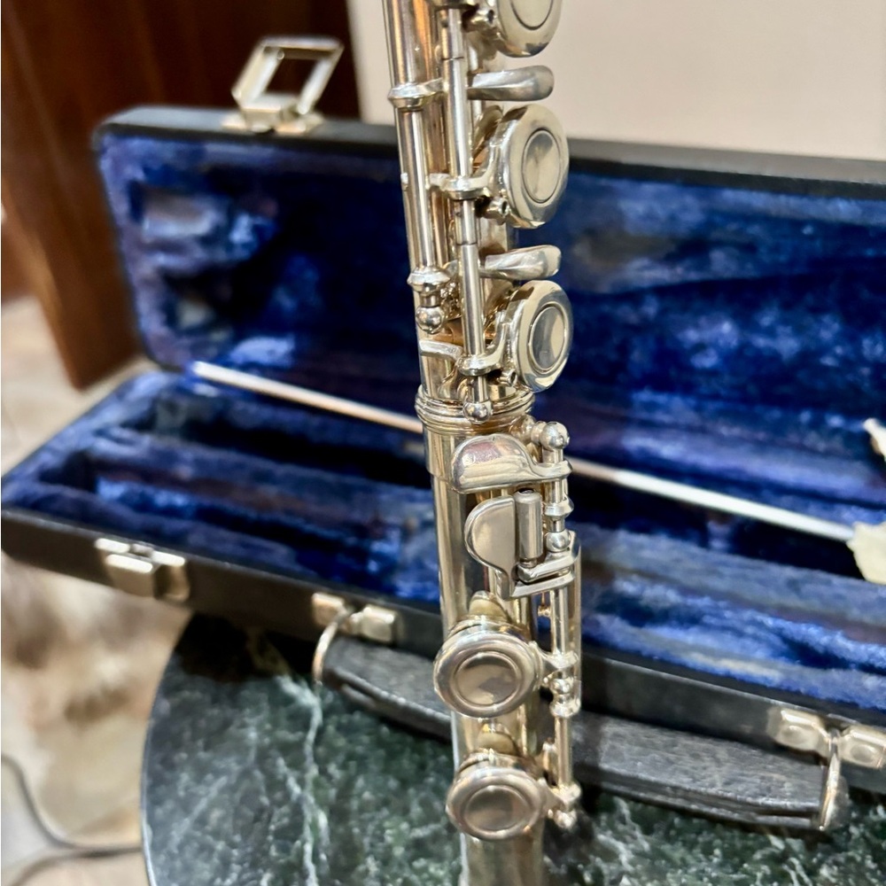Armstrong Silver Flute with Black Case - Picture 5 of 12